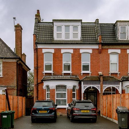 Whetstone Fantastic New, London Apartment 3 Bed 1 Bath & Parking מראה חיצוני תמונה