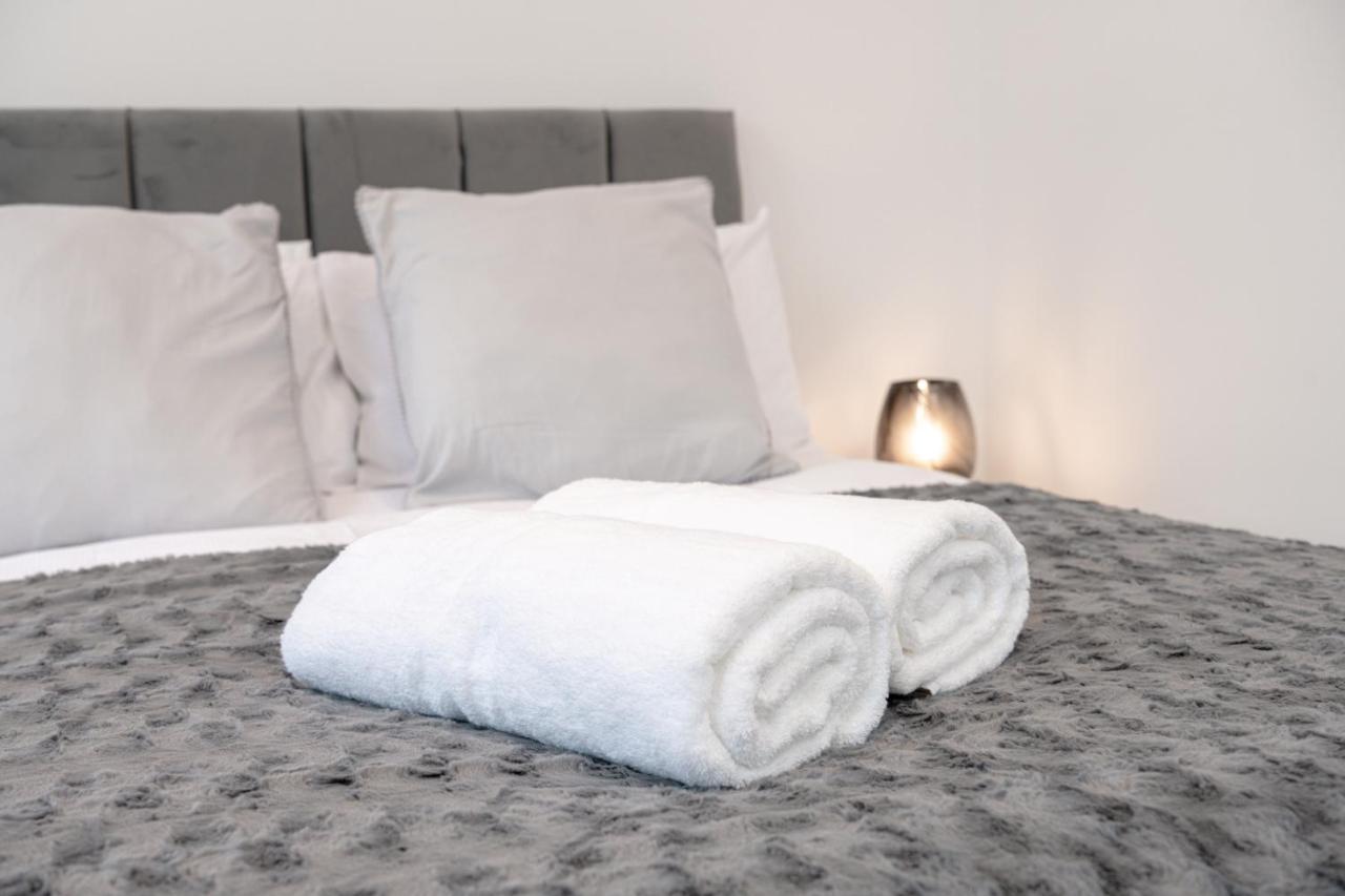Whetstone Fantastic New, London Apartment 3 Bed 1 Bath & Parking מראה חיצוני תמונה