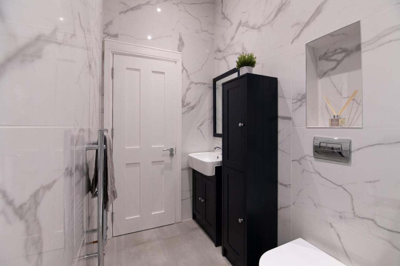 Whetstone Fantastic New, London Apartment 3 Bed 1 Bath & Parking מראה חיצוני תמונה