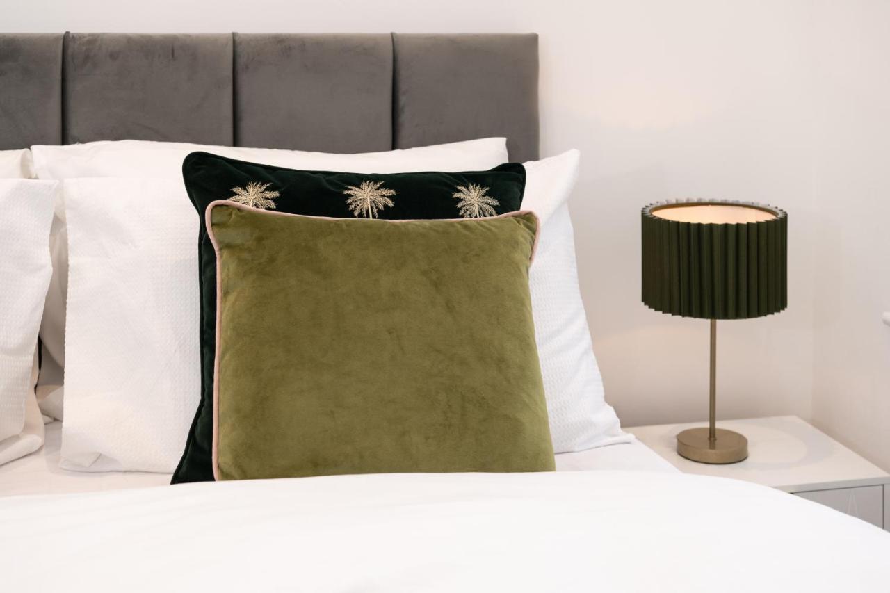 Whetstone Fantastic New, London Apartment 3 Bed 1 Bath & Parking מראה חיצוני תמונה