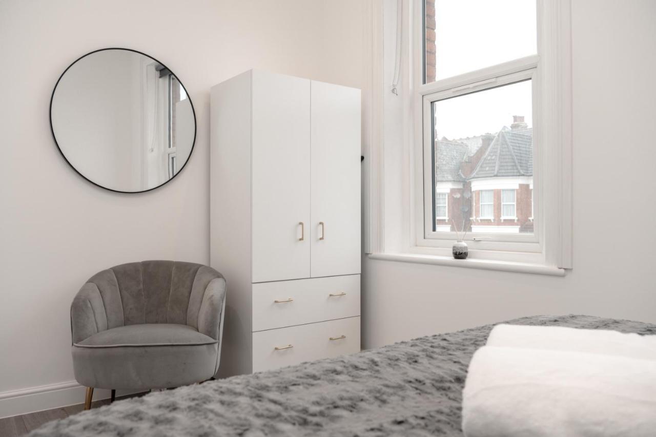 Whetstone Fantastic New, London Apartment 3 Bed 1 Bath & Parking מראה חיצוני תמונה