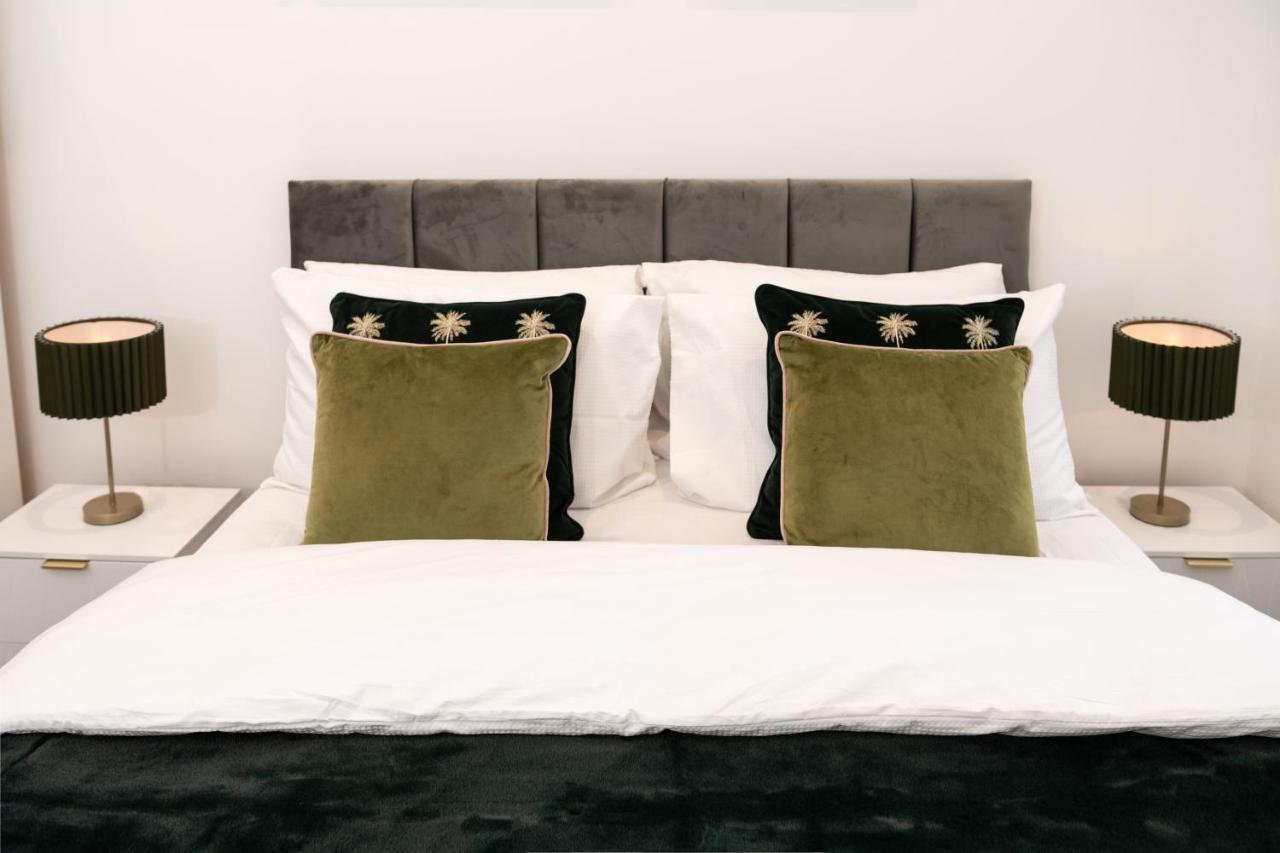 Whetstone Fantastic New, London Apartment 3 Bed 1 Bath & Parking מראה חיצוני תמונה