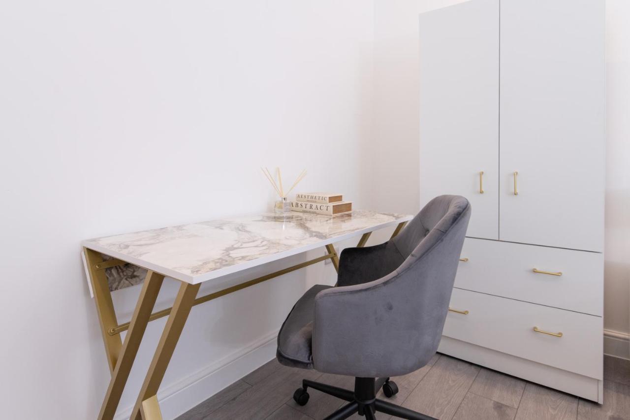 Whetstone Fantastic New, London Apartment 3 Bed 1 Bath & Parking מראה חיצוני תמונה